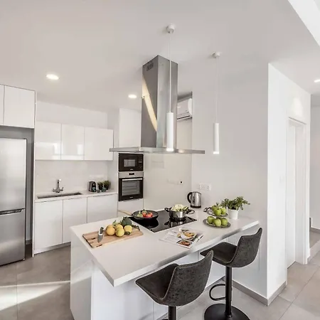 By The Bay 32 فيلة