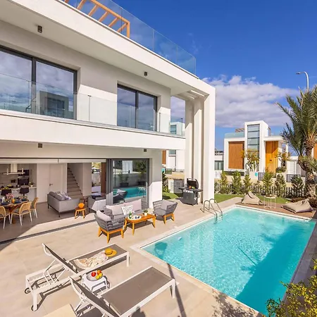 By The Bay 32 Villa *