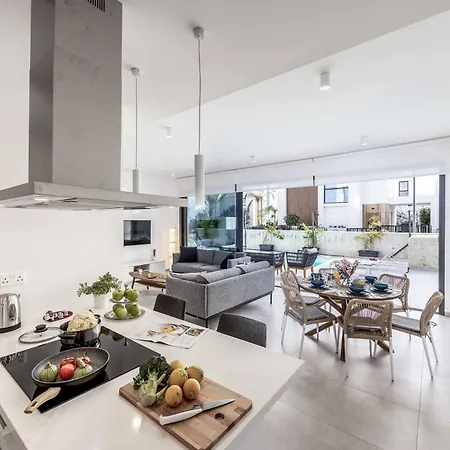 Villa By The Bay 32