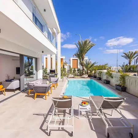 Villa By The Bay 32